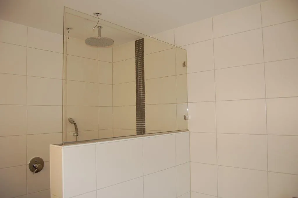 Duschabtrennungen/ Trennwände – Bild 32