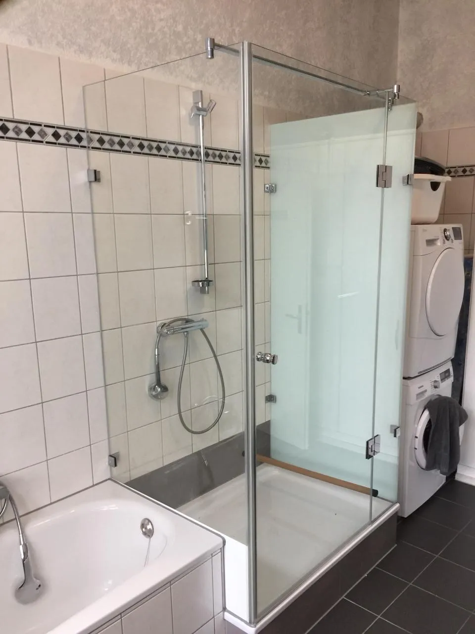 Duschabtrennungen/ Trennwände – Bild 38